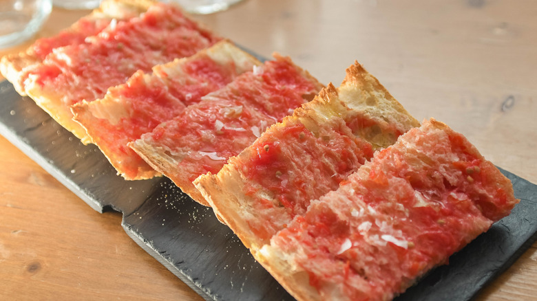 Platter of pan con tomate