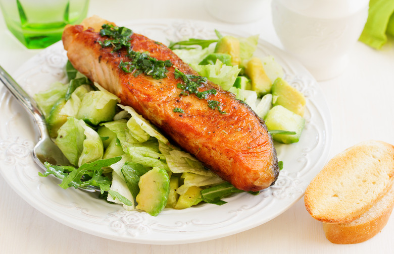 Grilled Salmon and Avocado Salad