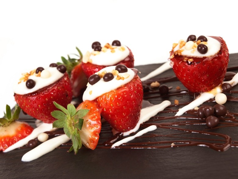 Cheesecake-Stuffed Strawberries
