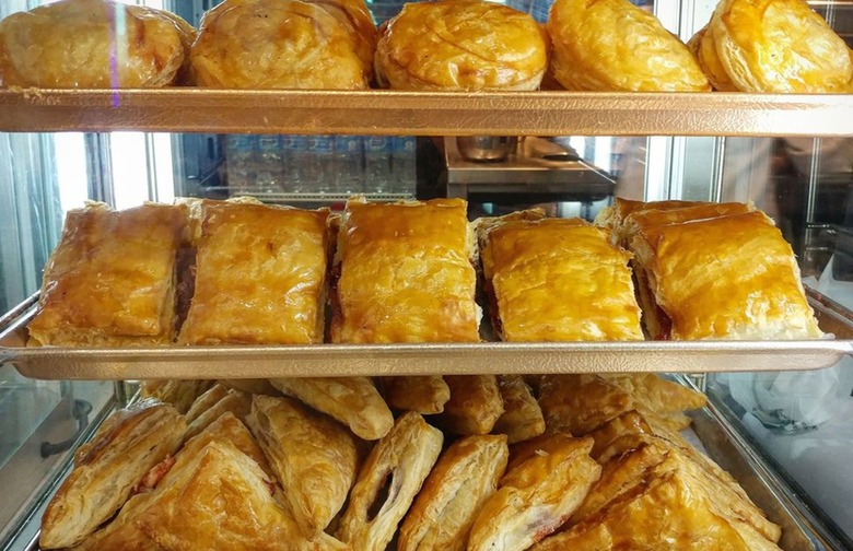 #16 Cafe Versailles (Miami International Airport)