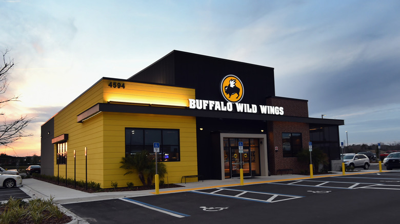 Buffalo Wild Wings storefront