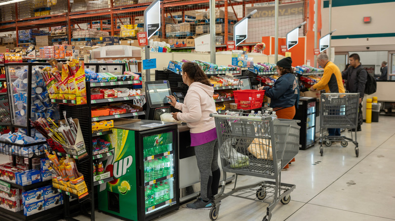 WinCo Customers at Checkout