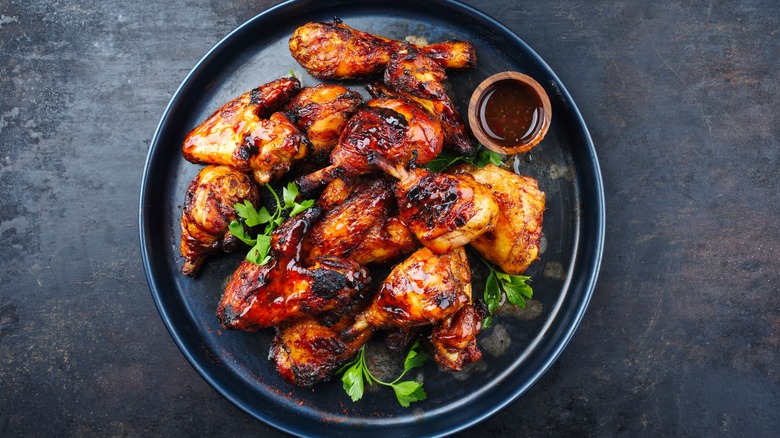 Chicken wings on plate as seen from above