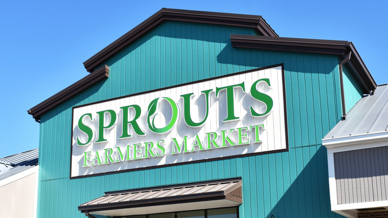 Exterior shot of a Sprouts Farmers Market, with a roofline resembling a large green barn
