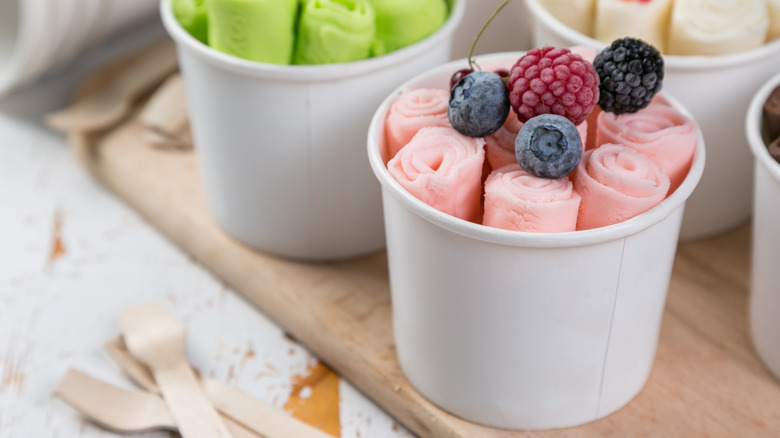 Rolled ice cream in bowls