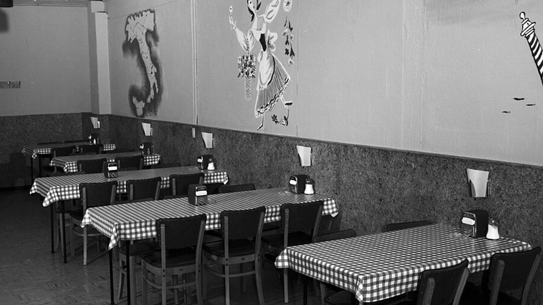 A Pizza Haven dining room in 1958