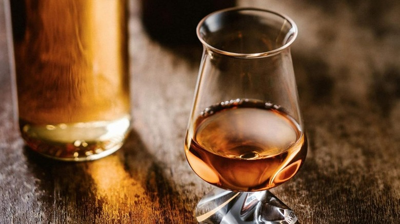 Tuath whiskey glass
