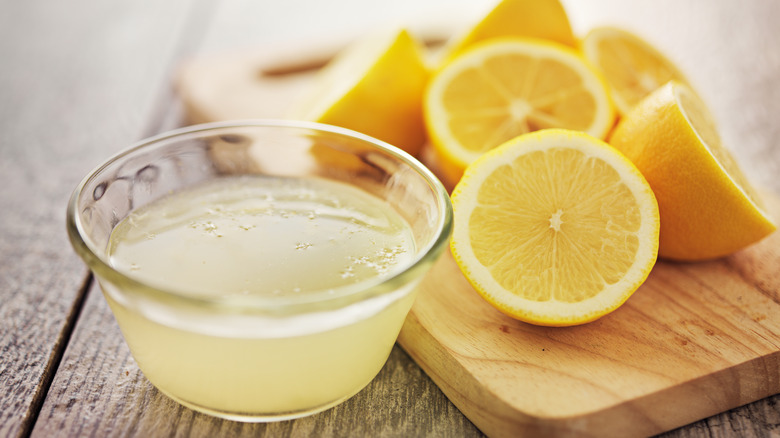 fresh lemon juice and lemons
