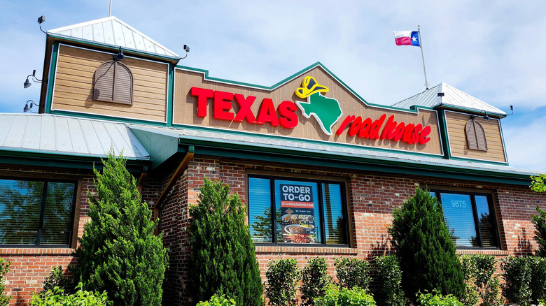Texas Roadhouse restaurant exterior