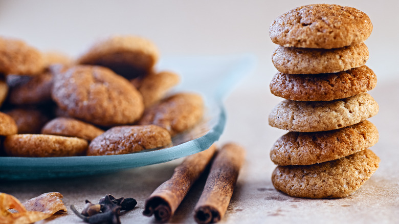 spices and cookies