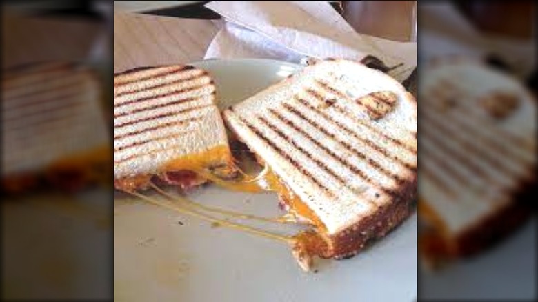 Chipotle chicken sandwich with cheese stretch