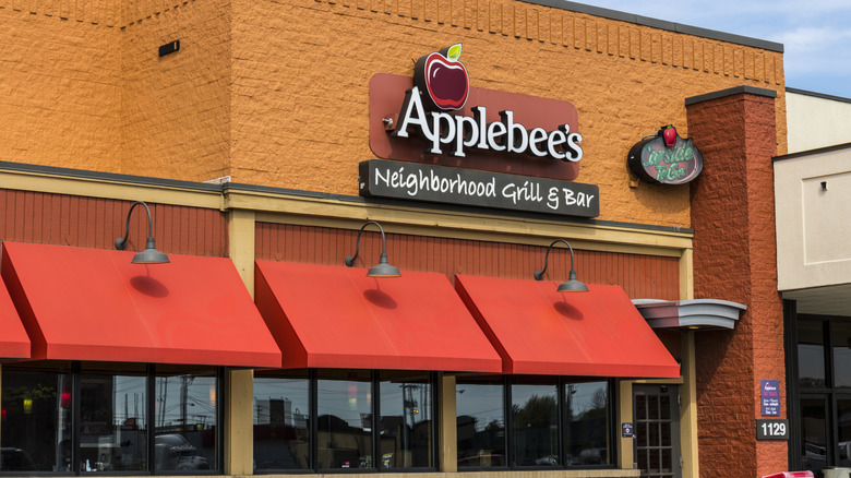 Applebee's storefront