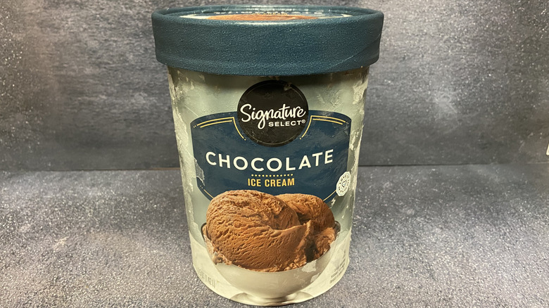 Signature Select chocolate ice cream