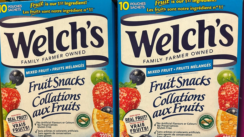 Welch's Mixed Fruit Snack packages