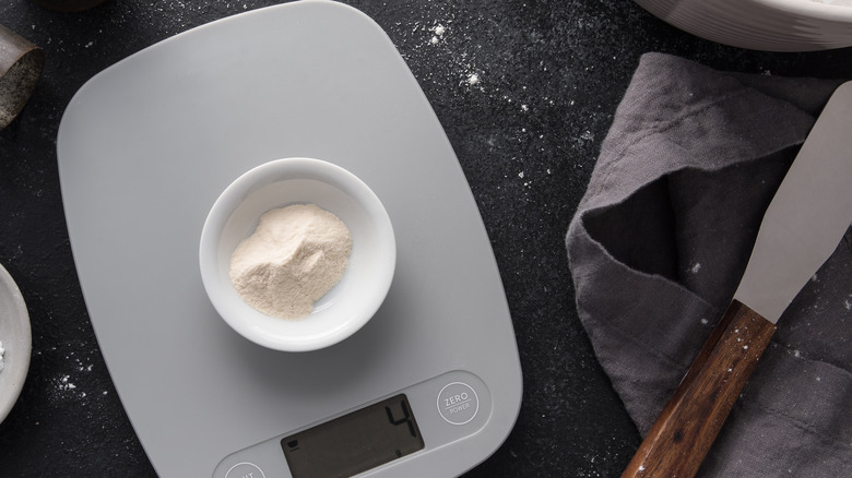 Xanthan gum on kitchen scale