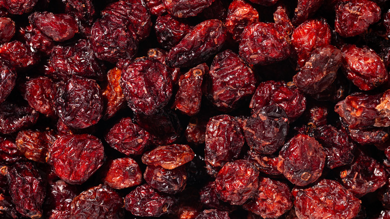 A pile of dried cherries