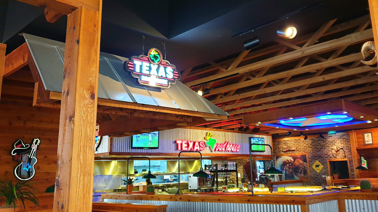 Texas Roadhouse interior