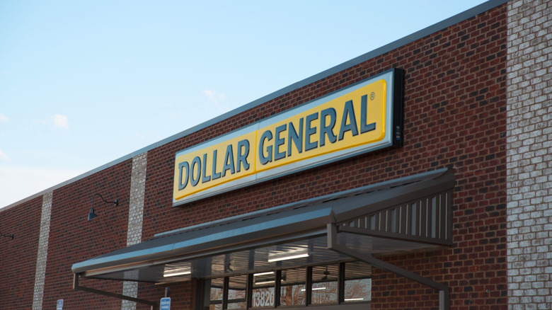 Dollar General store exterior
