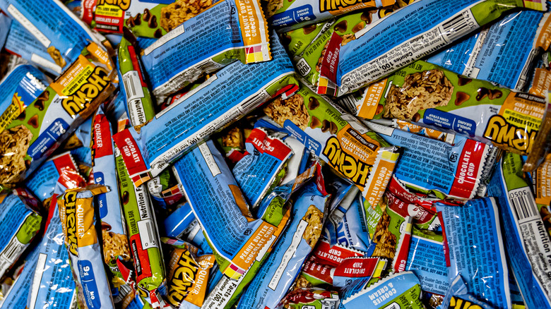 Pile of Quaker Chewy Granola Bars