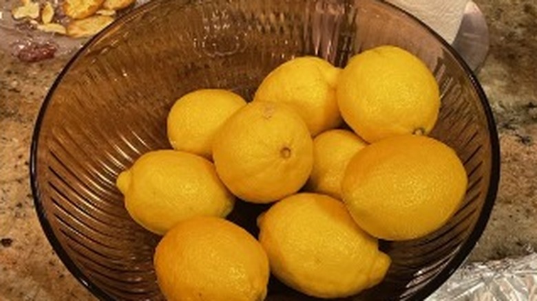Bowl of lemons on a counter