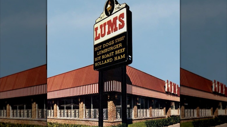 Vintage picture of Lum's restaurant exterior