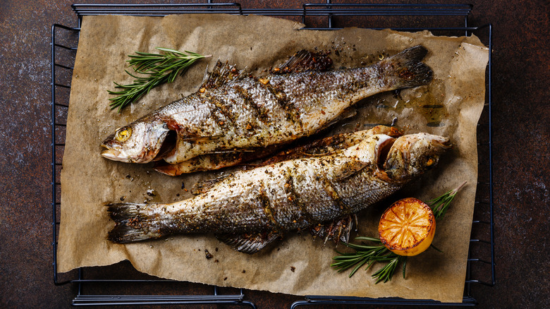 Grilled sea bass with lemon 