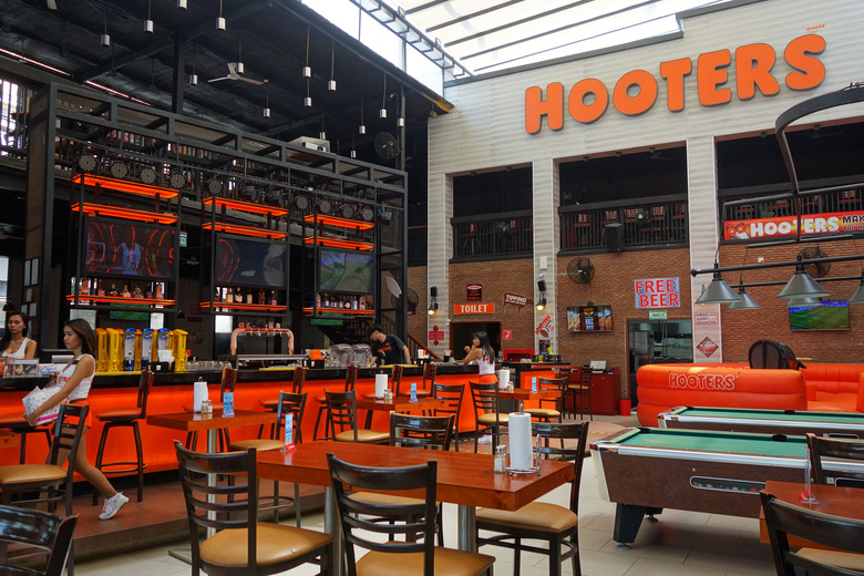 hooters