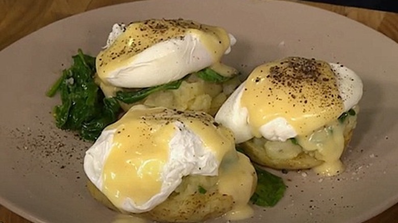 Plated eggs suzette