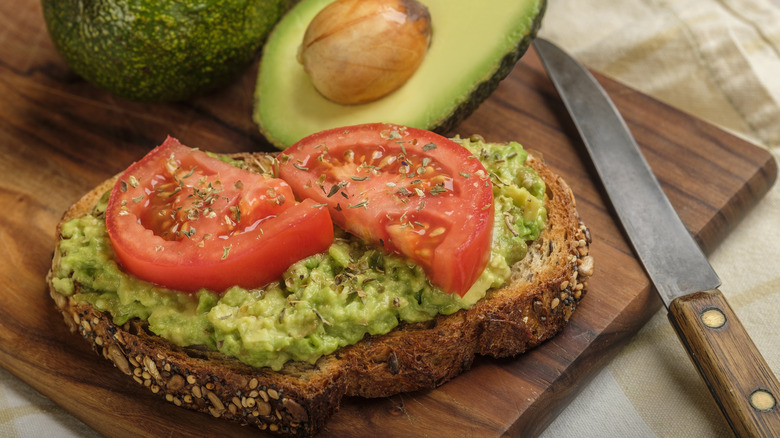 tomato avocado sandwich 