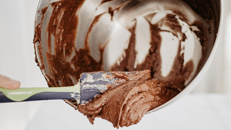 Scraping mixing bowl 