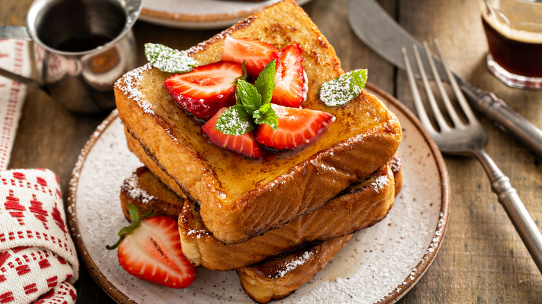 French toast with strawberries