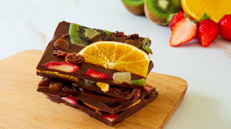 Chocolate bark with fruit 