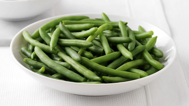 Green beans in bowl