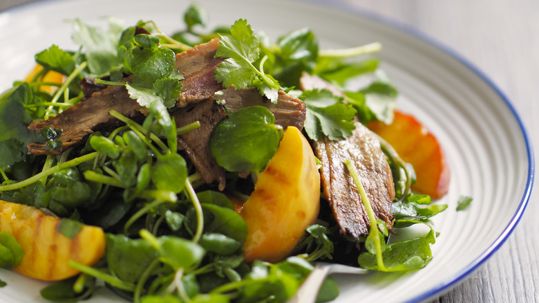 Salad with grilled peaches