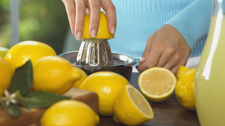 Making fresh lemonade