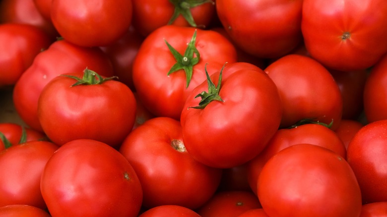 tomatoe pile