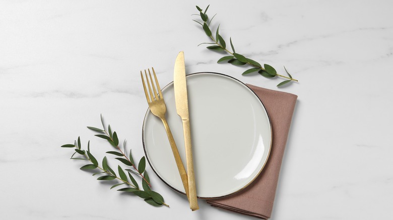 Dinner setting with eucalyptus 
