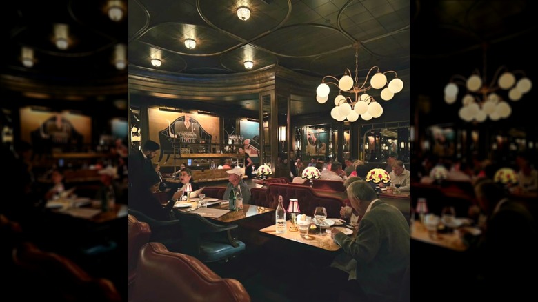 People eating at Bavette's