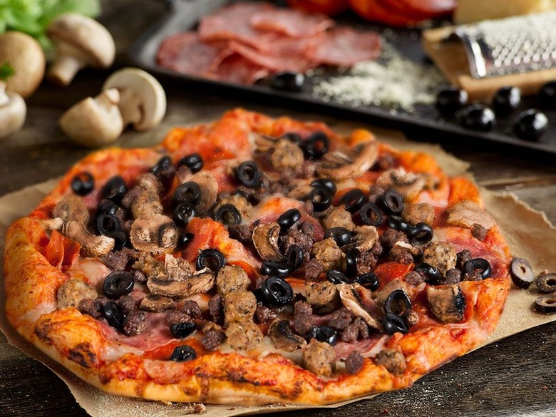 16) Shakey's Pizza Parlor