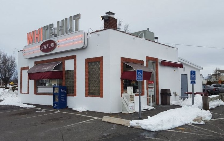 White Hut (West Springfield, Massachusetts)