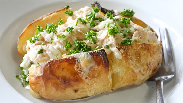 Baked potato with tuna salad 