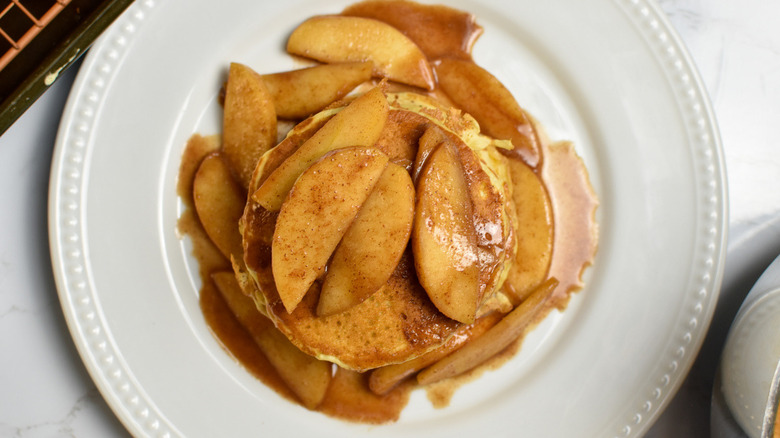 pancakes with apple topping