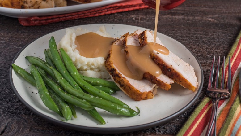 Apple Sage Turkey Gravy