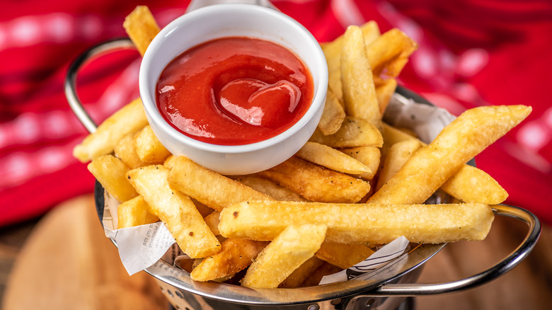 basket holding fries and ketchup