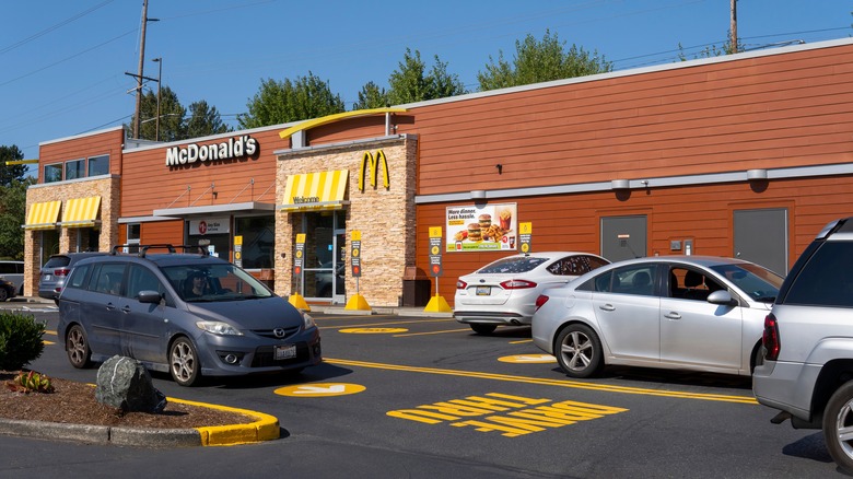 cars in line at McDonald's