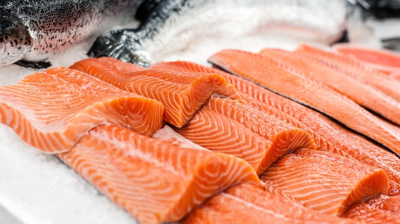 Salmon cuts on ice