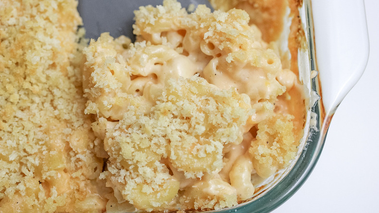cooked macaroni and cheese