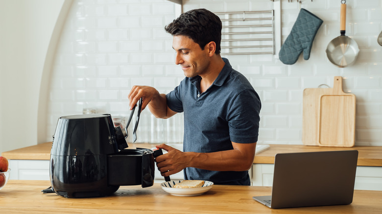 removing food from air fryer