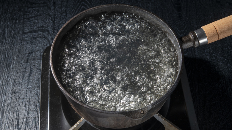 Pot of boiling water on single burner