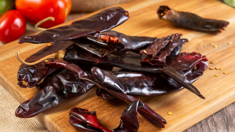 Whole dried red chiles